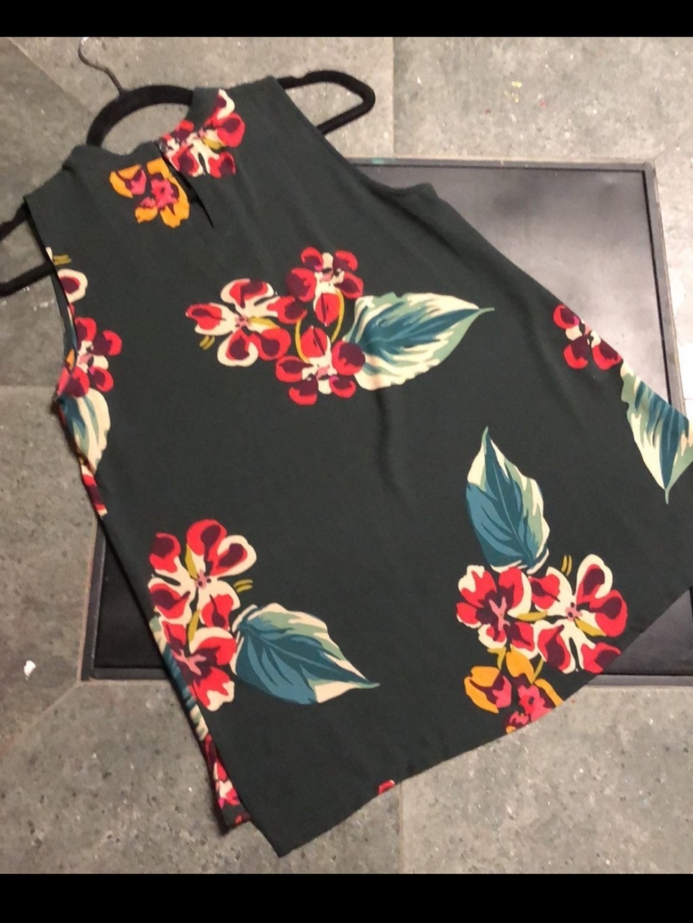 Tank Top Four Bundle Size XS - Picture 4 of 10